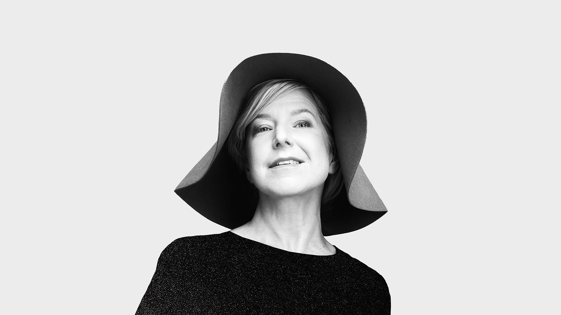 Manér bild på Frida Öhrn för showen Enkel, vacker, öm. En hyllning till Monica Z.