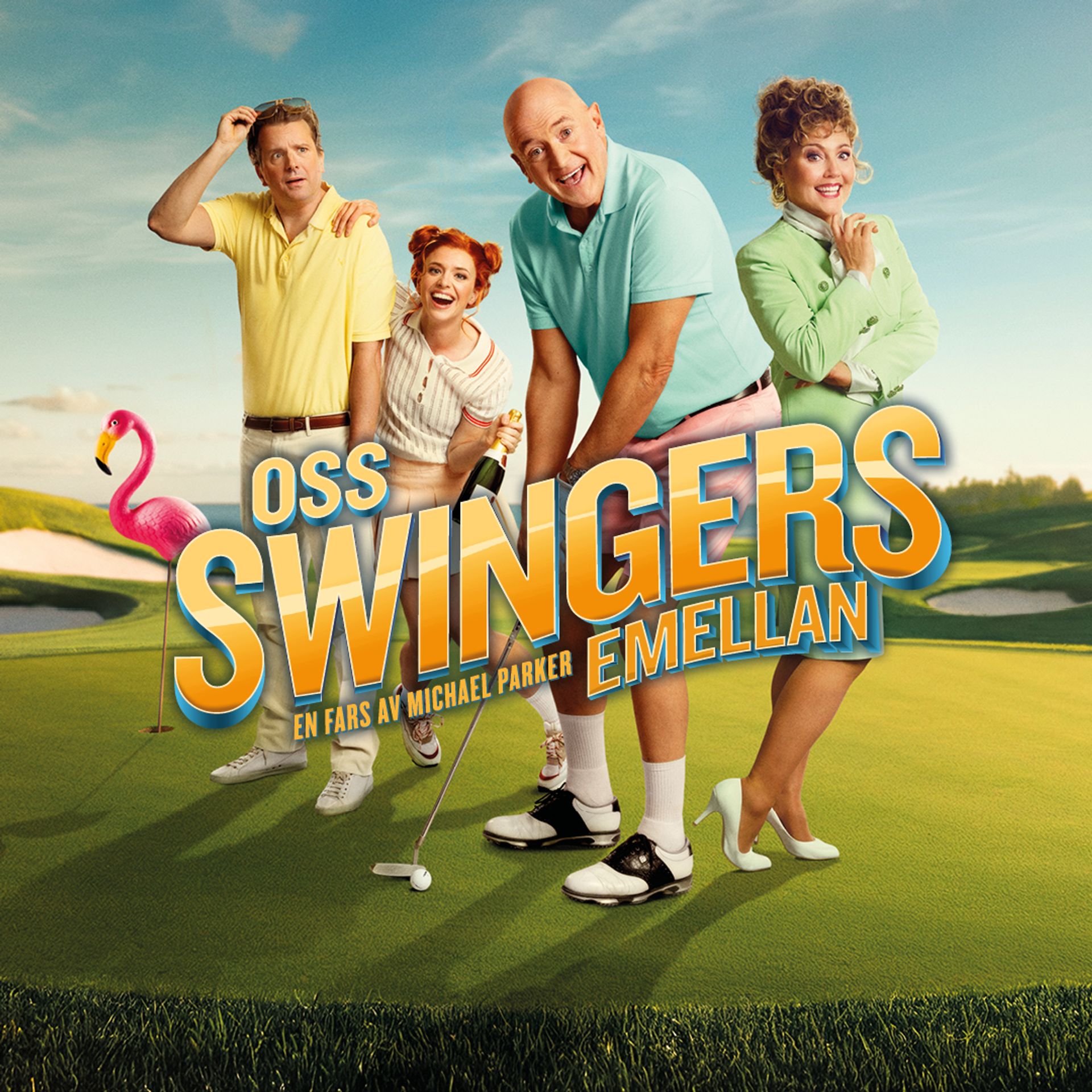 Manér för Oss Swingers Emellan. En golfbana med skådespelare som står med en bubbelflaska i handen och någon som svingar en golfklubba.