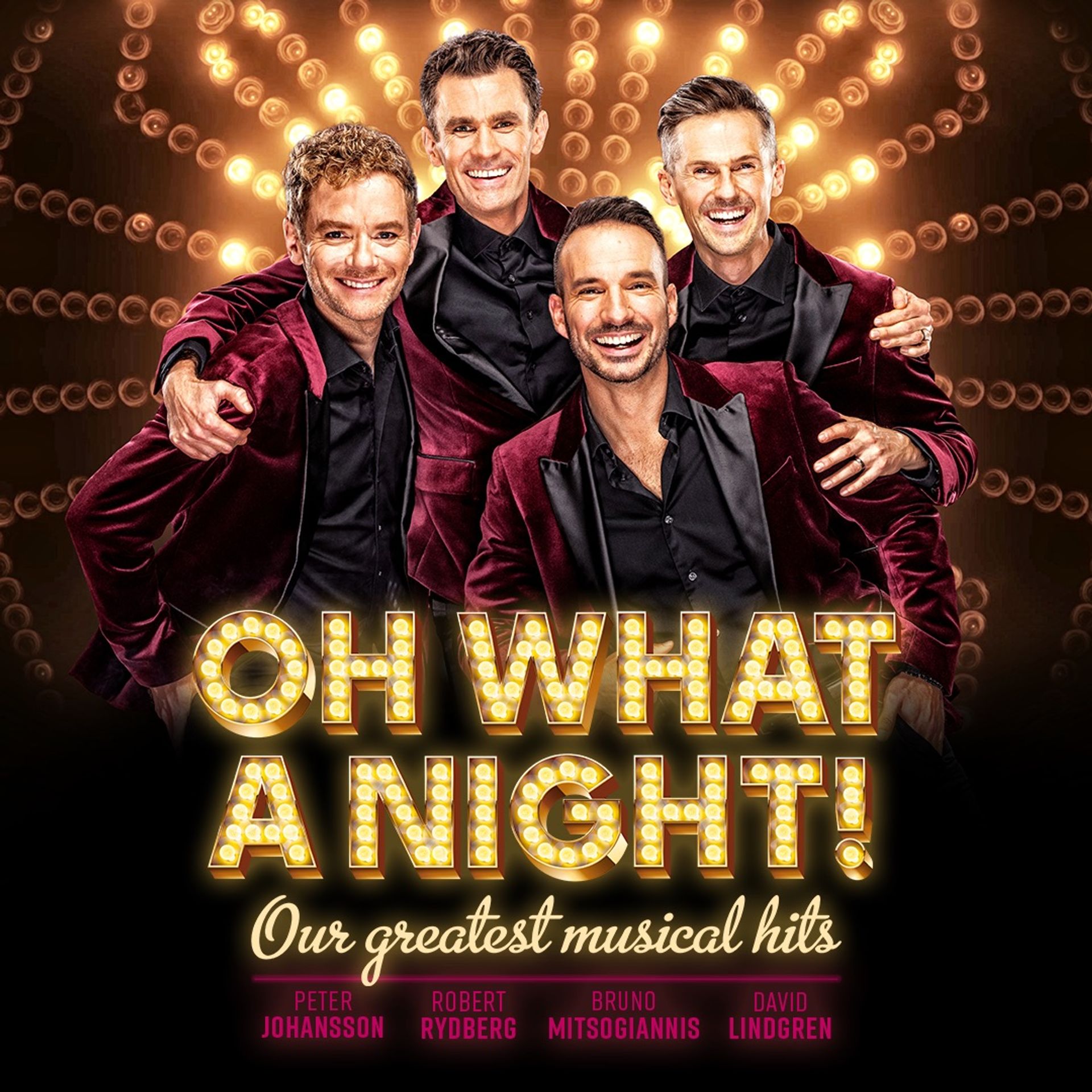 Manér bild för Oh What A Night turné. Peter Johansson, Robert Rydberg, Bruno Mitsogiannis och David Lindgren står i röda samvetskostymer och ler stort.