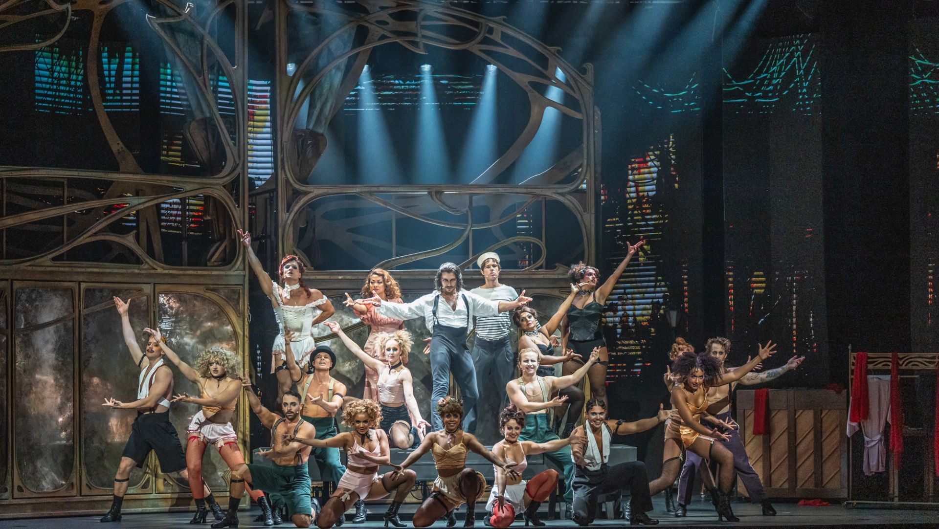 Scenbild under ett framträdande av Moulin Rouge!The musical på Rondo i Göteborg.