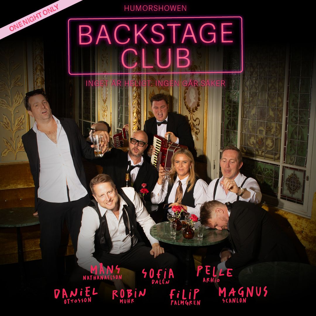 Affisch för humorshowen Backstage Club på Börsen i Stockholm den 8 november. Sju personer syns i en stökig festscen med drinkar och dragspel. Text: ”One night only”, ”Humorshowen Backstage Club”, ”Inget är heligt. Ingen går säker”, ”Måns Nathanaelson, Sofia Dalén, Pelle Arhio, Daniel Ottosson, Robin Muhr, Filip Palmgren, Magnus Scanlon”, ”Börsen, Stockholm 8 nov” och ”Biljetter: allthingslive.se”.