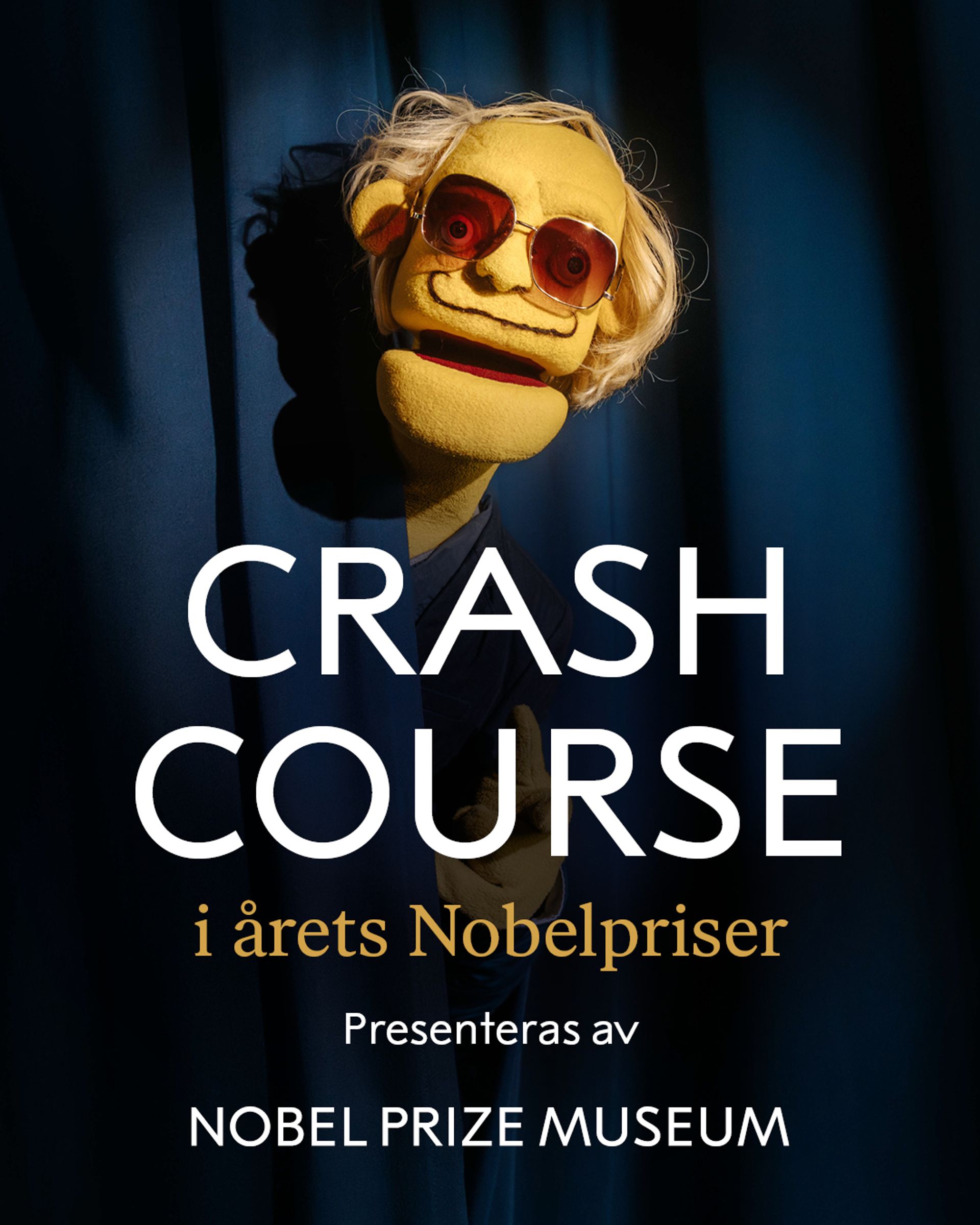 Manérbild för Crash Course i årets Nobelpriser. Docka i kostym kikar fram bakom ett blått draperi, med glasögon och vild frisyr.