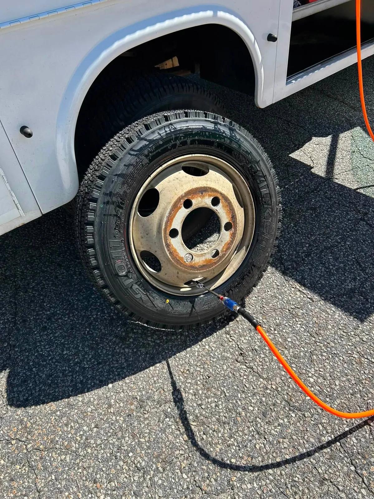 Dually truck tire service