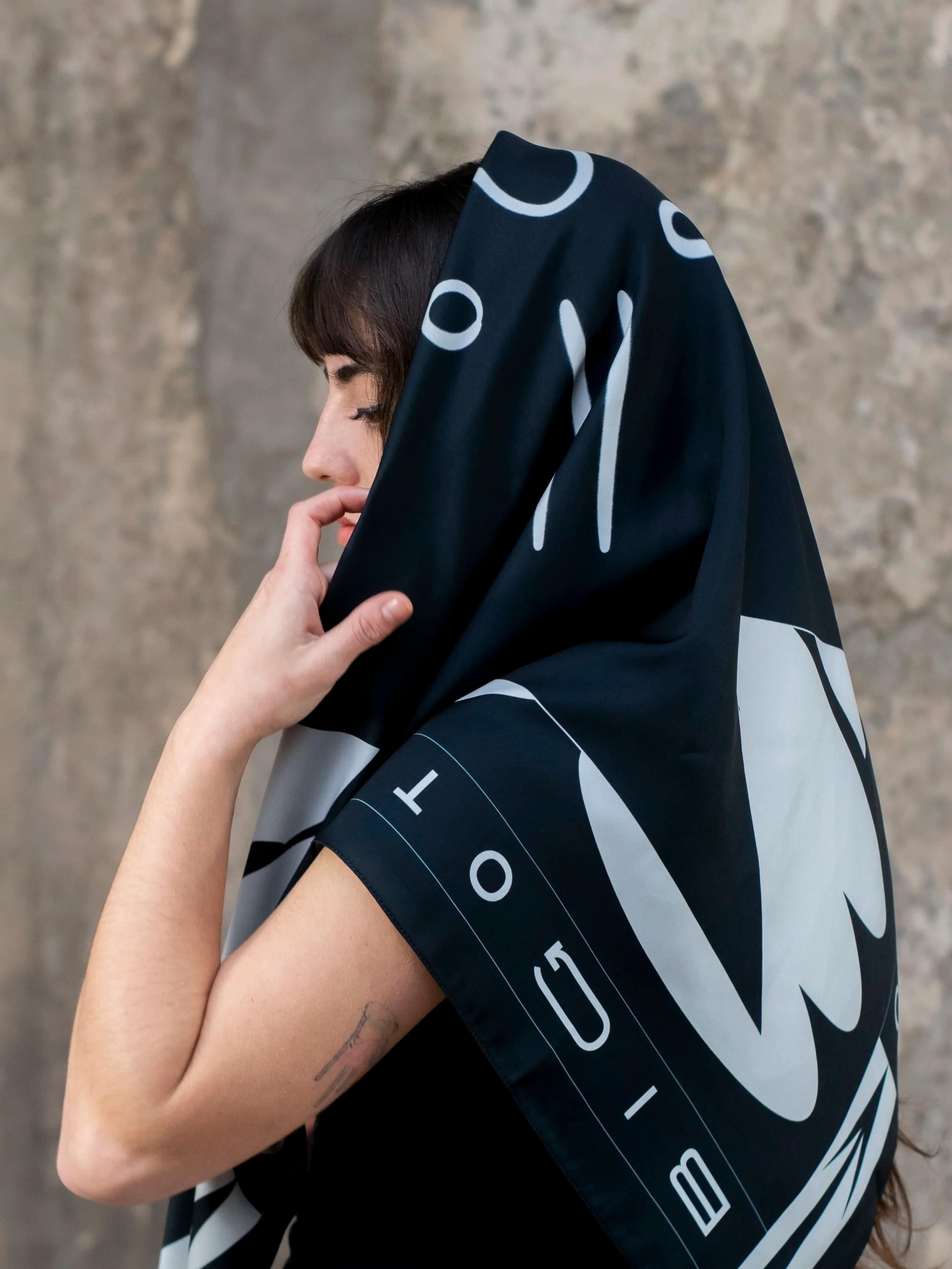 Printed Satin Scarf Bigotesucio, image 4
