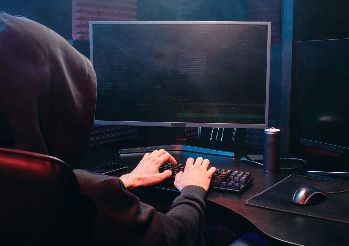 Just one tiny letter – and suddenly 5,000 euros are gone! That's how clever modern scammers are
