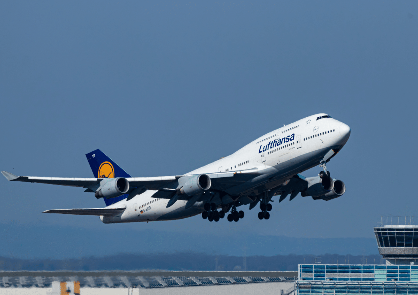 Lufthansa exits Telekom – and flies with Elon Musk