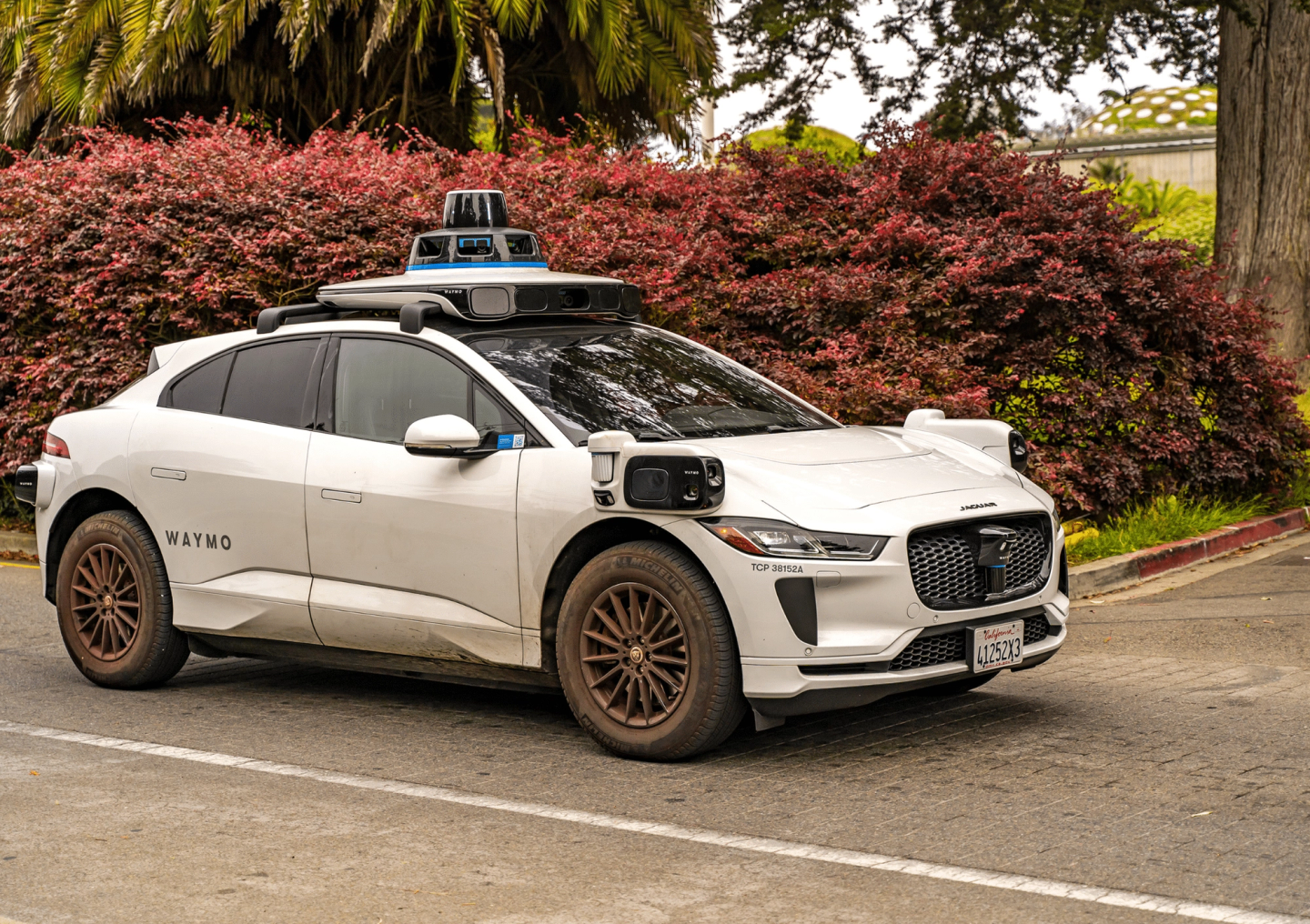50 Waymos stoppen San Francisco: Hightech-Streich oder gefährlicher Test?