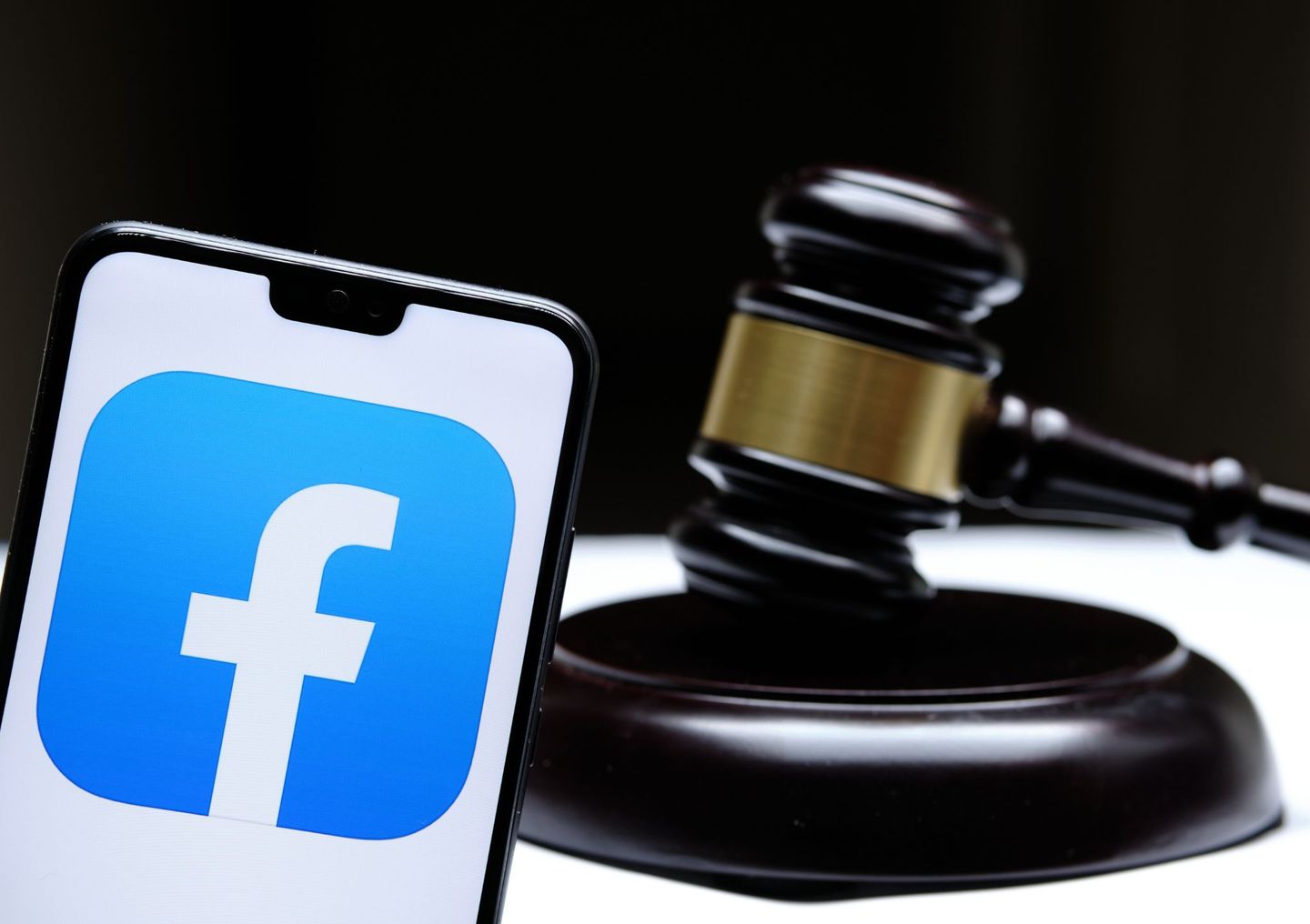 German government takes legal action against Facebook ban by data protectionists