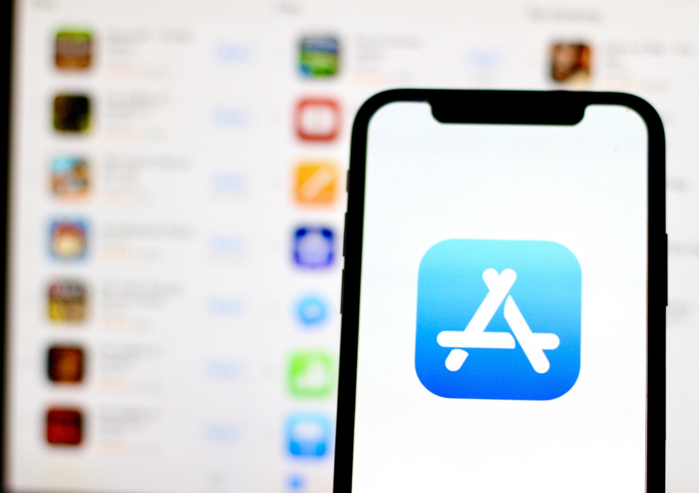 Apple's new fee policy: Developers face high costs despite EU pressure