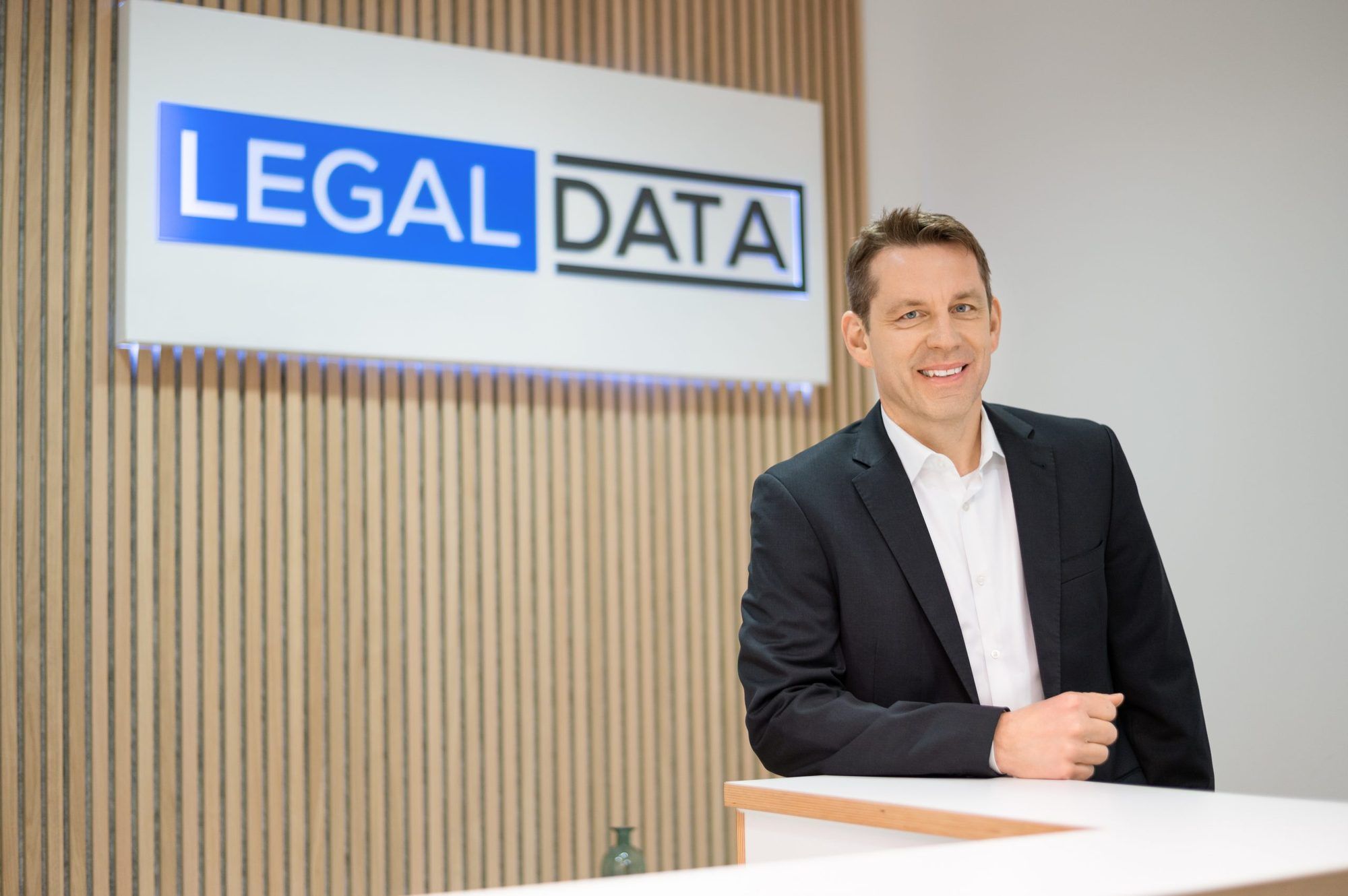 Dr. Georg F. Schröder, LL.M., managing director of legal data, in the office on Maximilianstraße