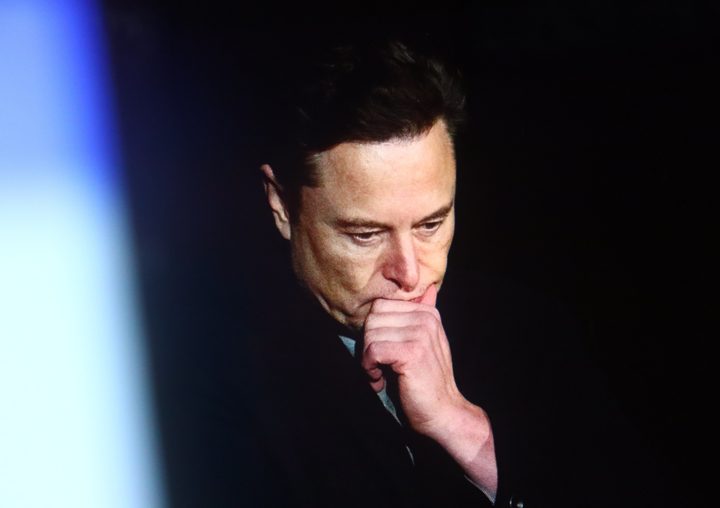 Elon Musk zerrt Apple &#038; OpenAI vor Gericht – Kampf um die Chatbot-Krone!