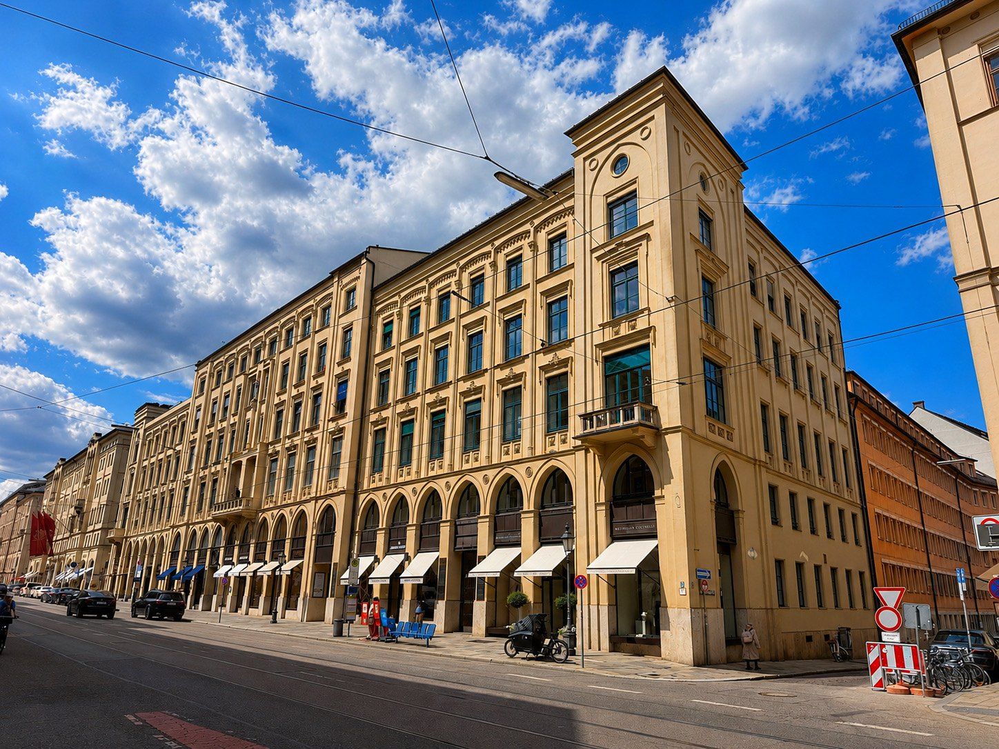 Building at Maximilianstraße 27