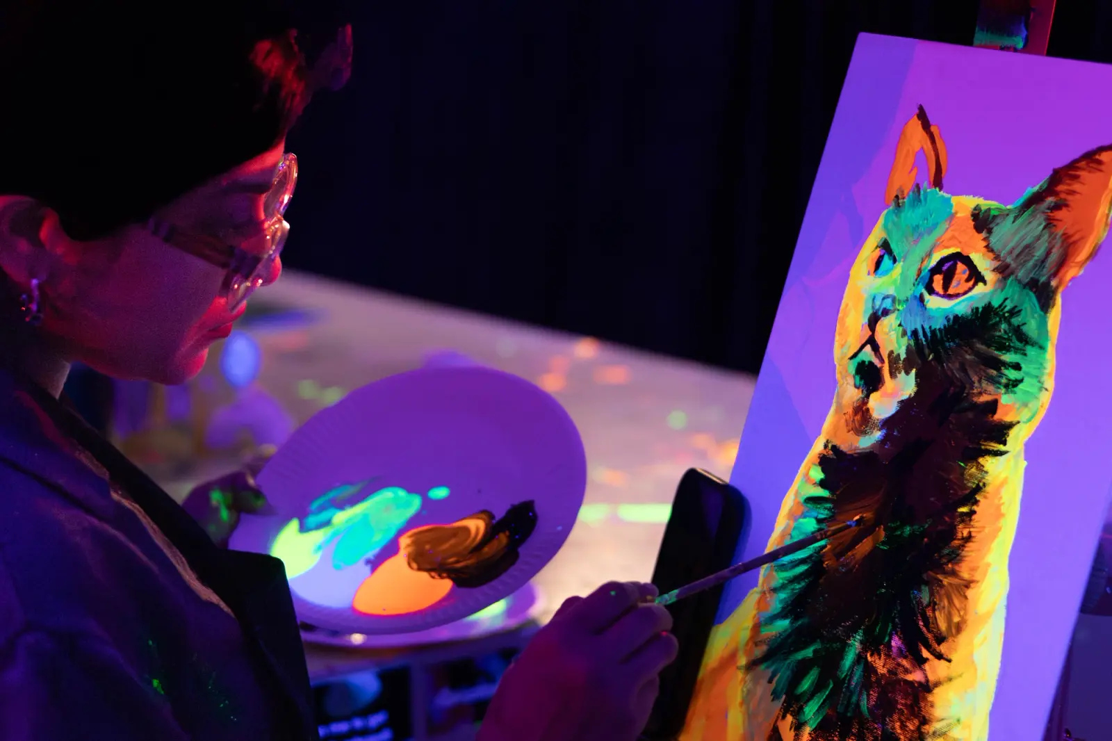 Glow in the dark painting Eindhoven: The ultimate creative experience