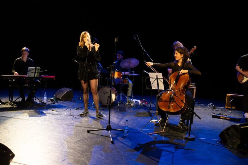 Collaboration with singers