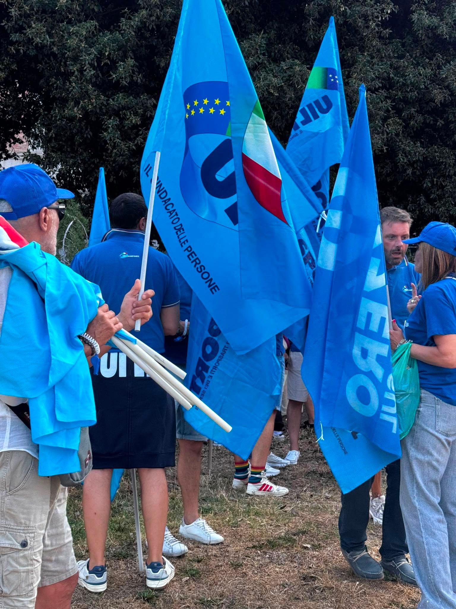 La UIL Molise ha sfilato oggi al Pride, perché i diritti non si negoziano!