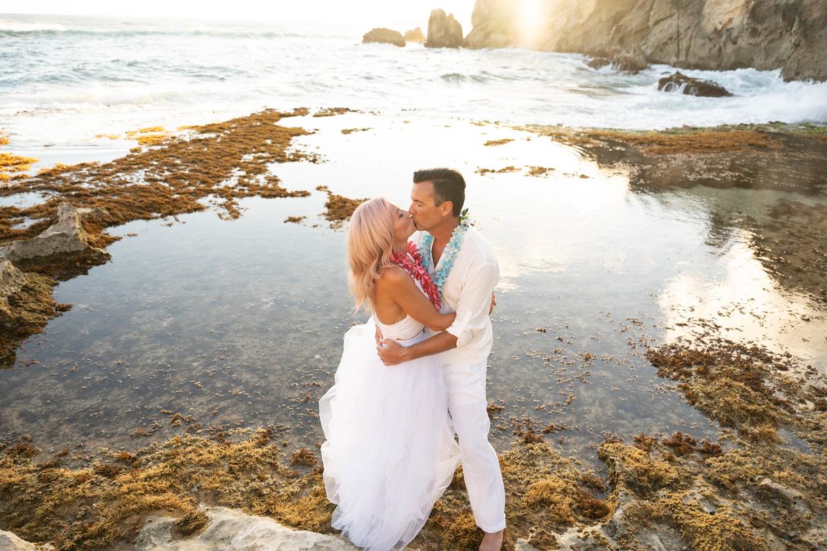 Couple ceremony at Shipwrecks