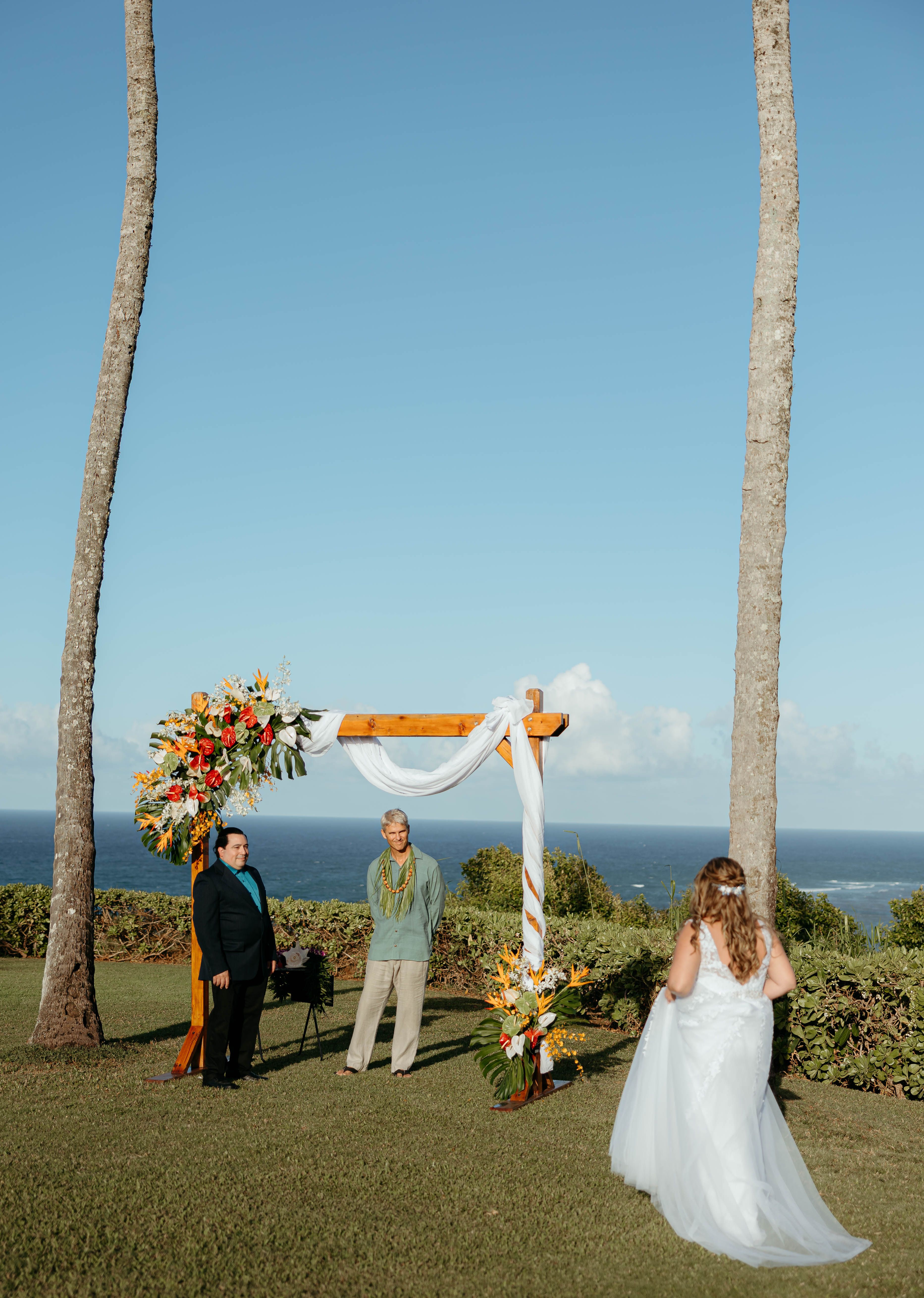 Bride and groom wedding portrait at The Westin Princeville on Kauaʻi