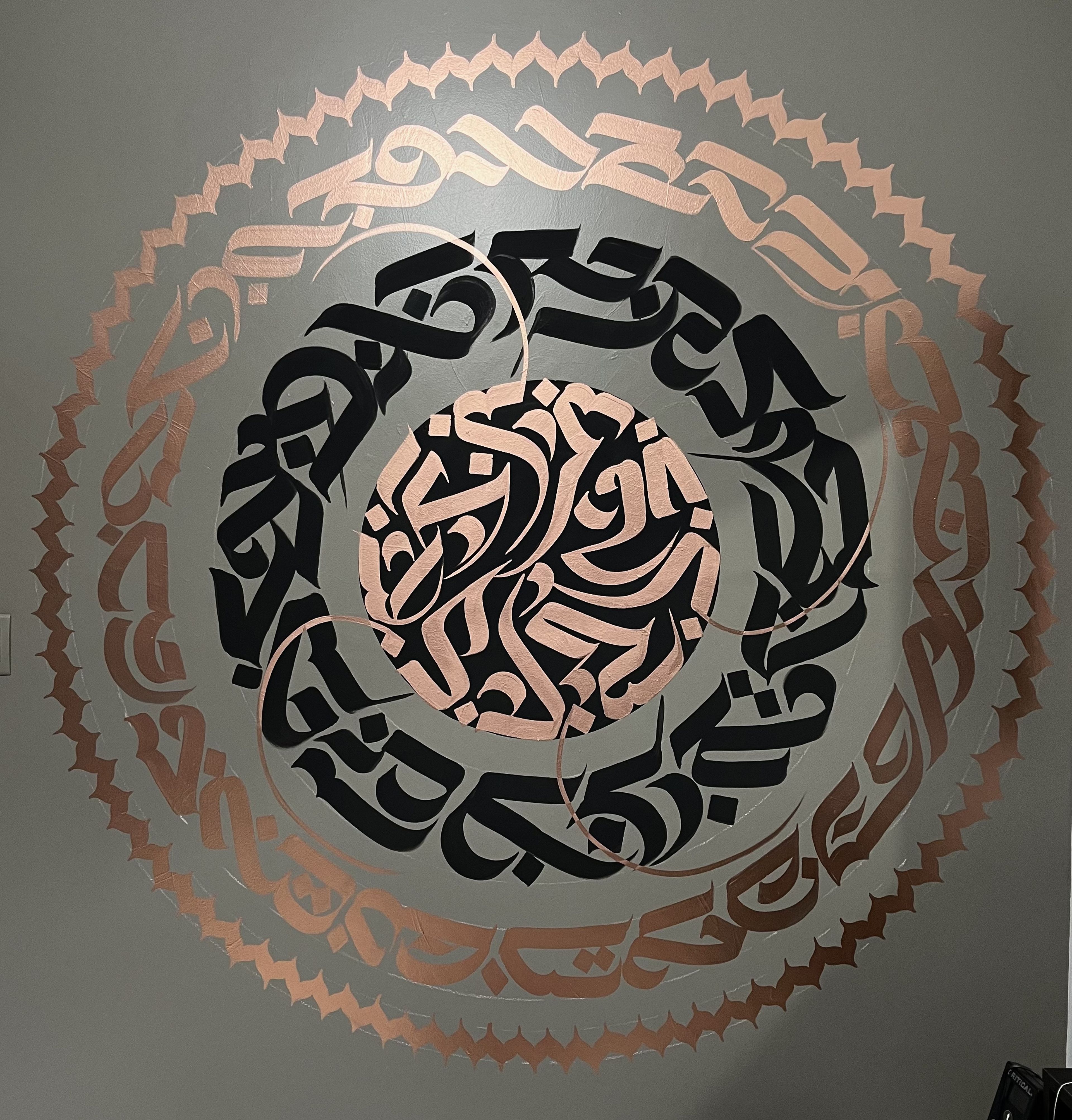 Mandala Lettering Black e Dourado — mural por Oberdam Eltz