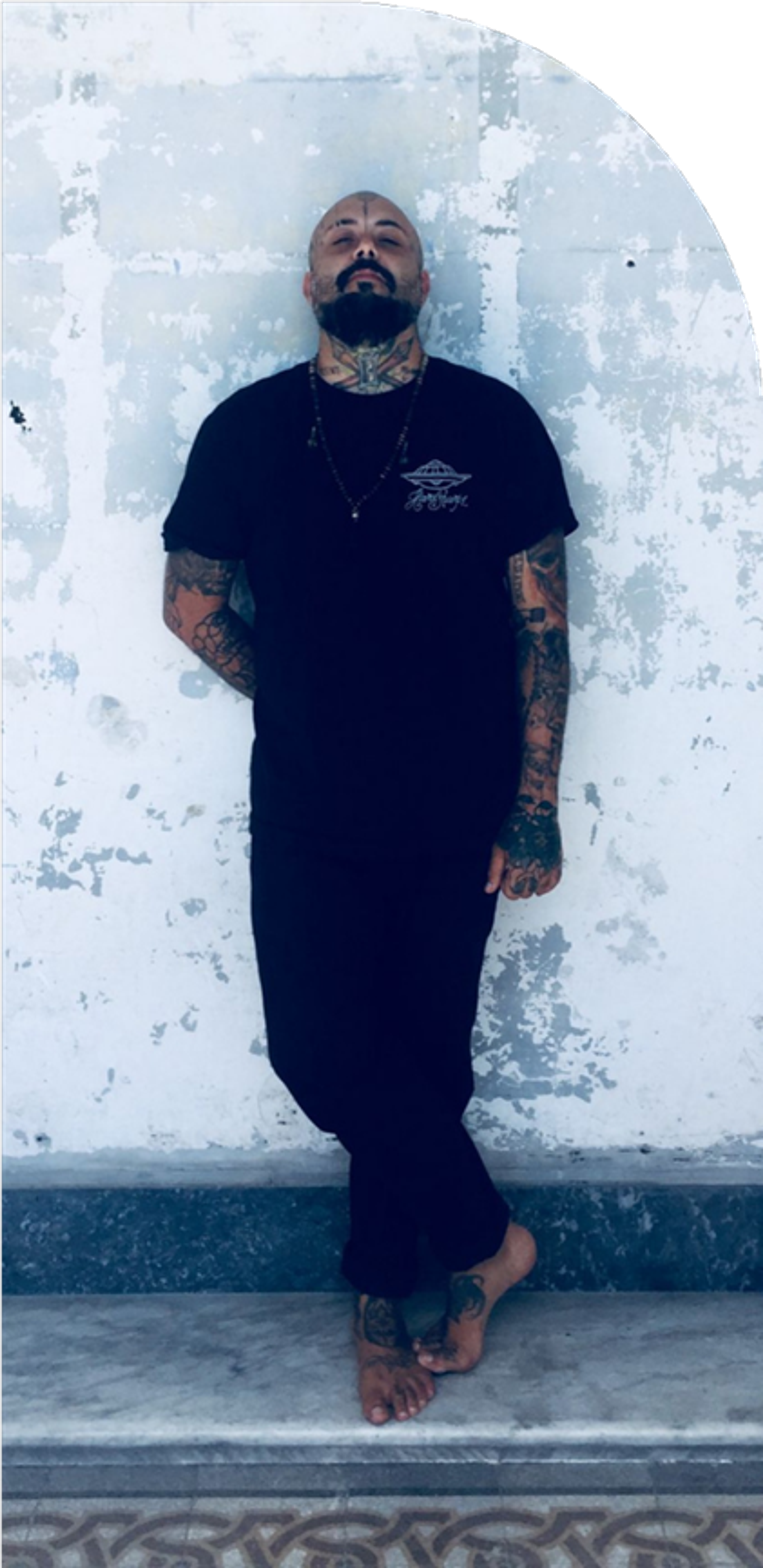Retrato de Oberdam Eltz, tatuador e artista visual de Blumenau, SC
