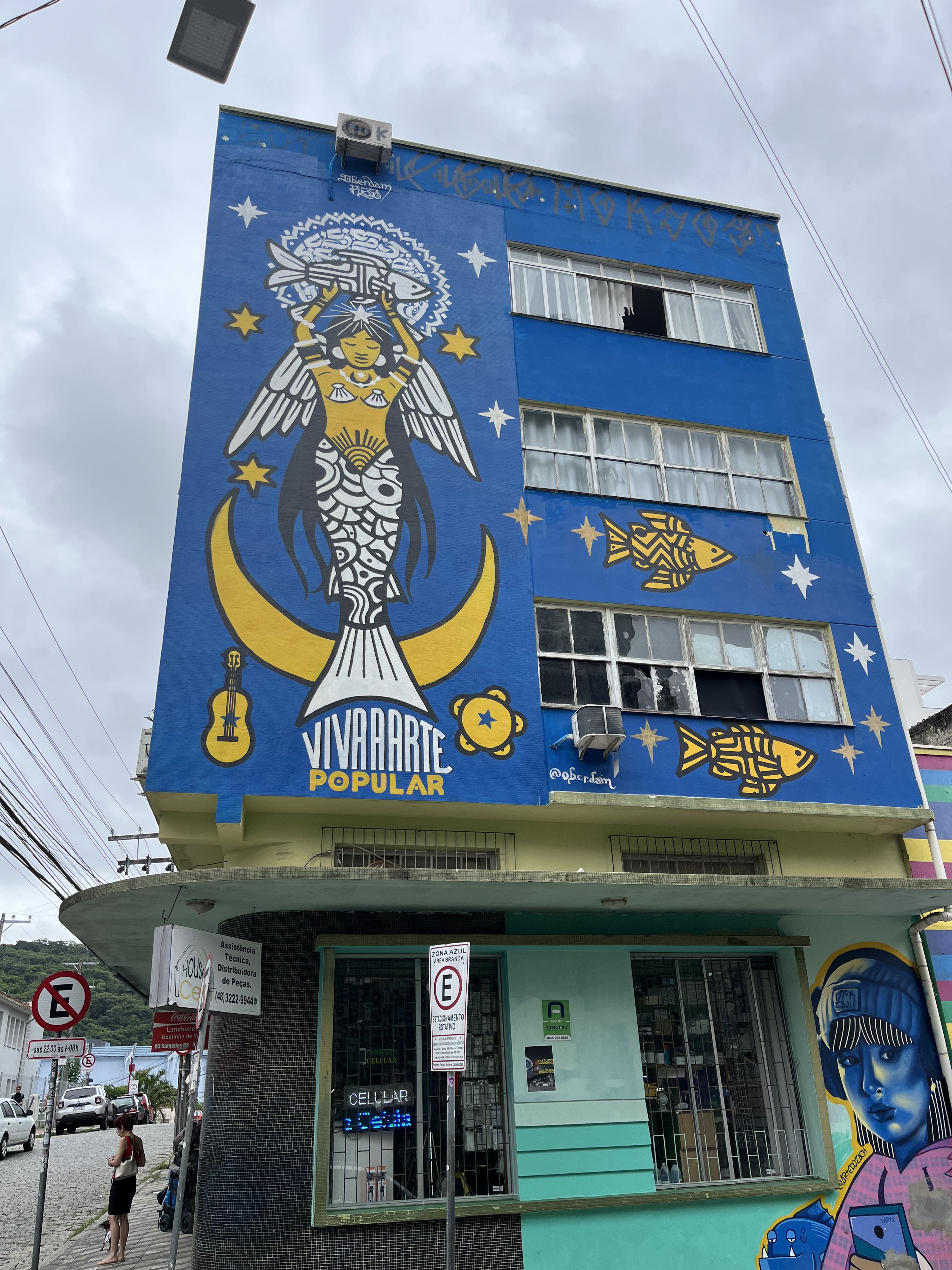 Mural Sereia na Empena — mural por Oberdam Eltz