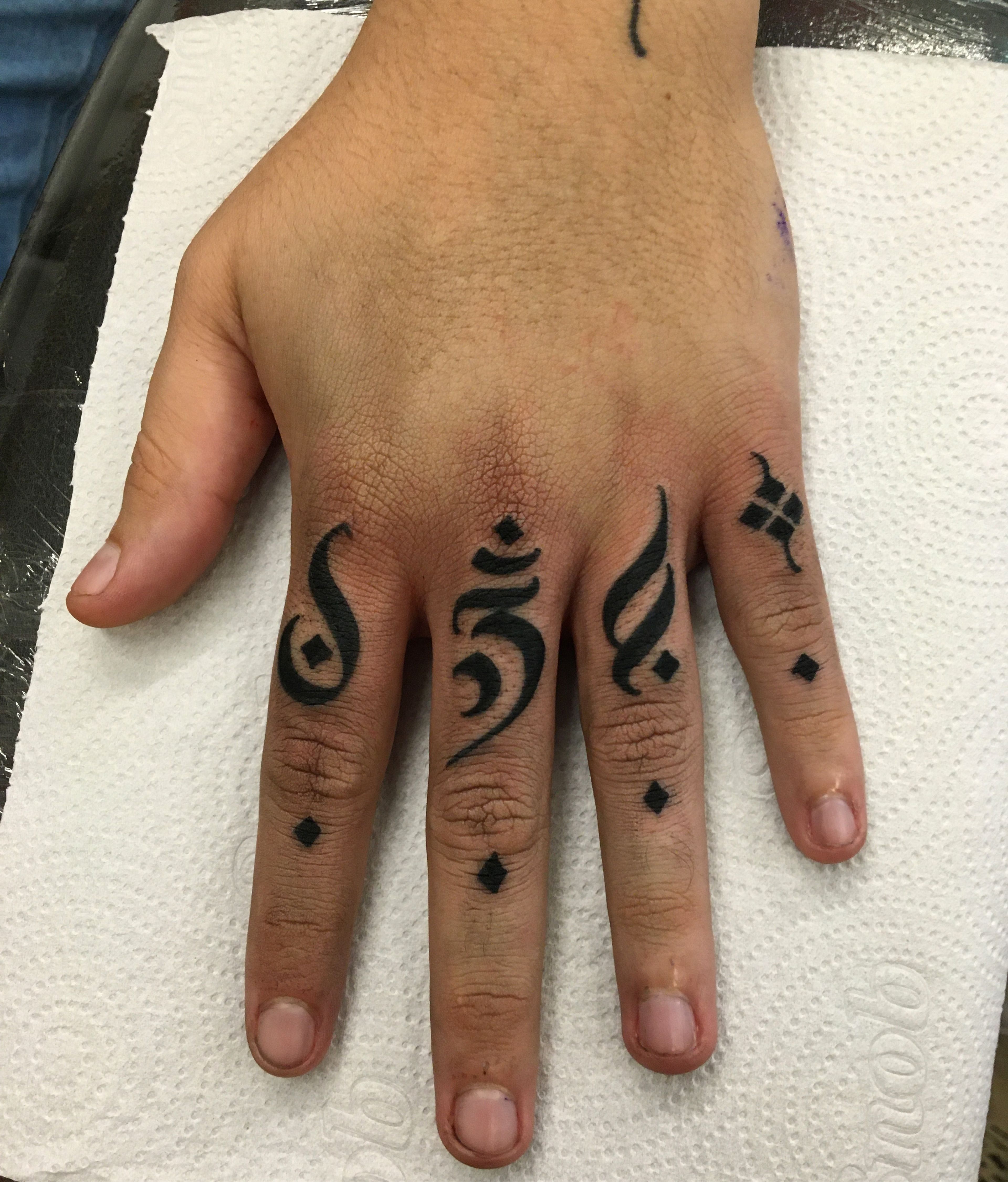 Tatuagem na Mão — tatuagem por Oberdam Eltz