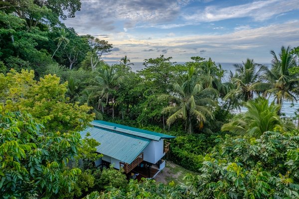 Costa Rica Beachfront Jungle Oasis for 6