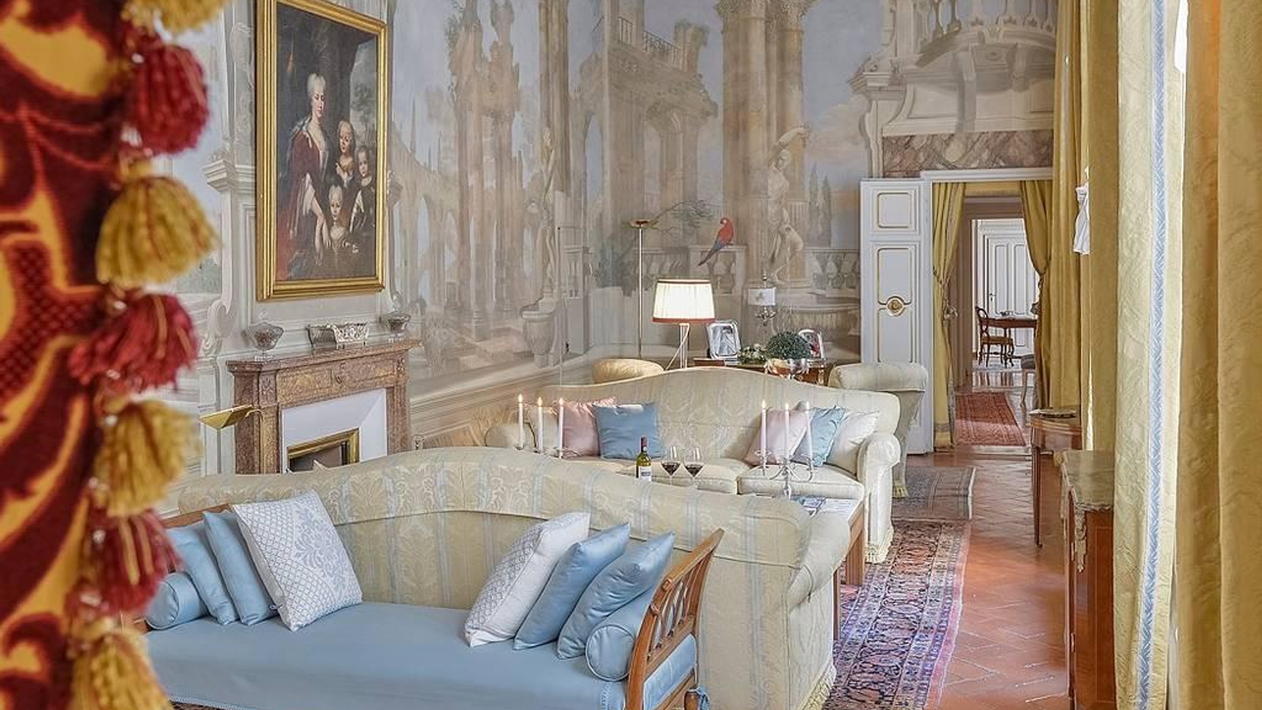 Saskia Luxury Florence For 6 Living 3