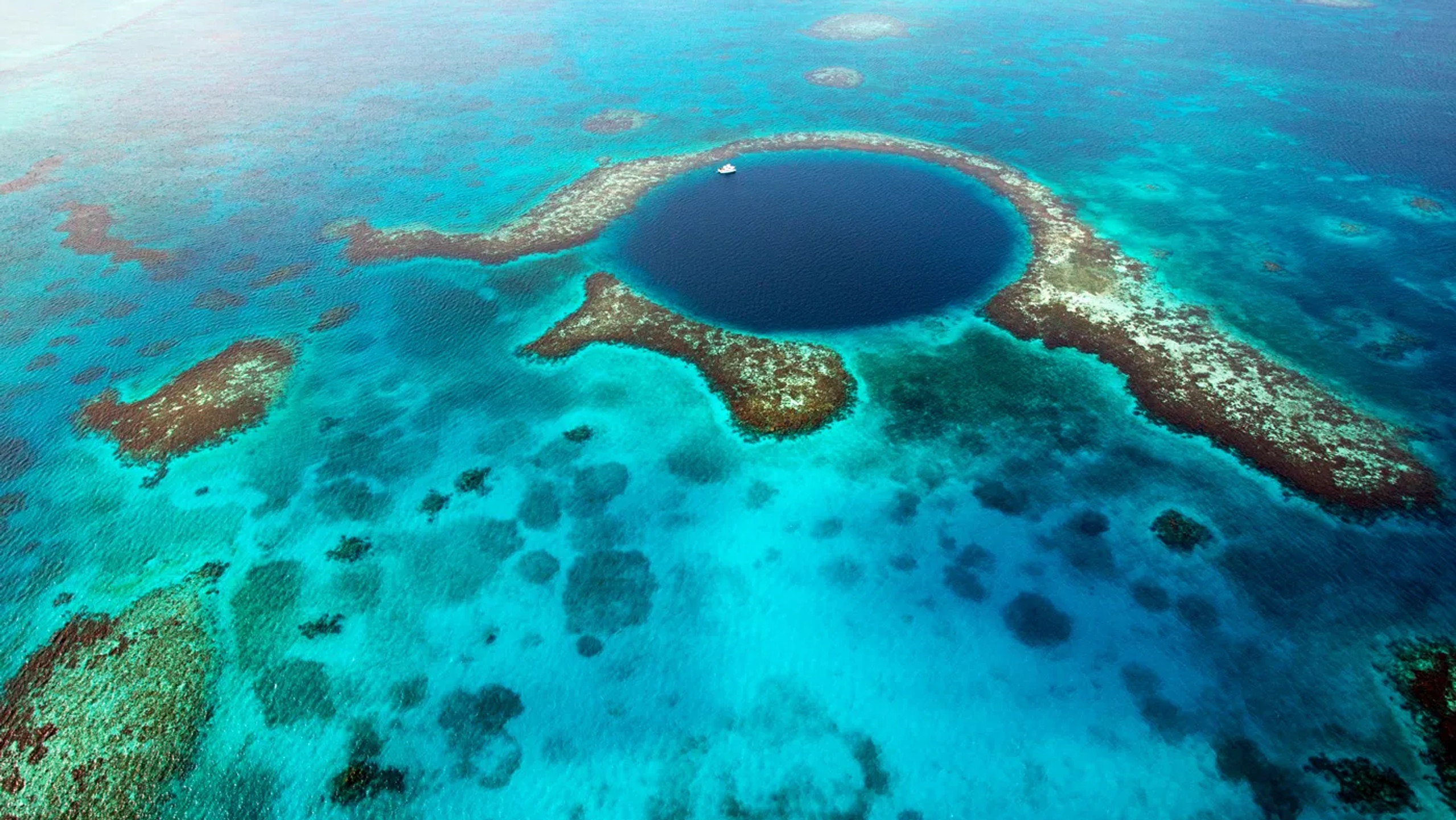 The Great Blue Hole In Belize
