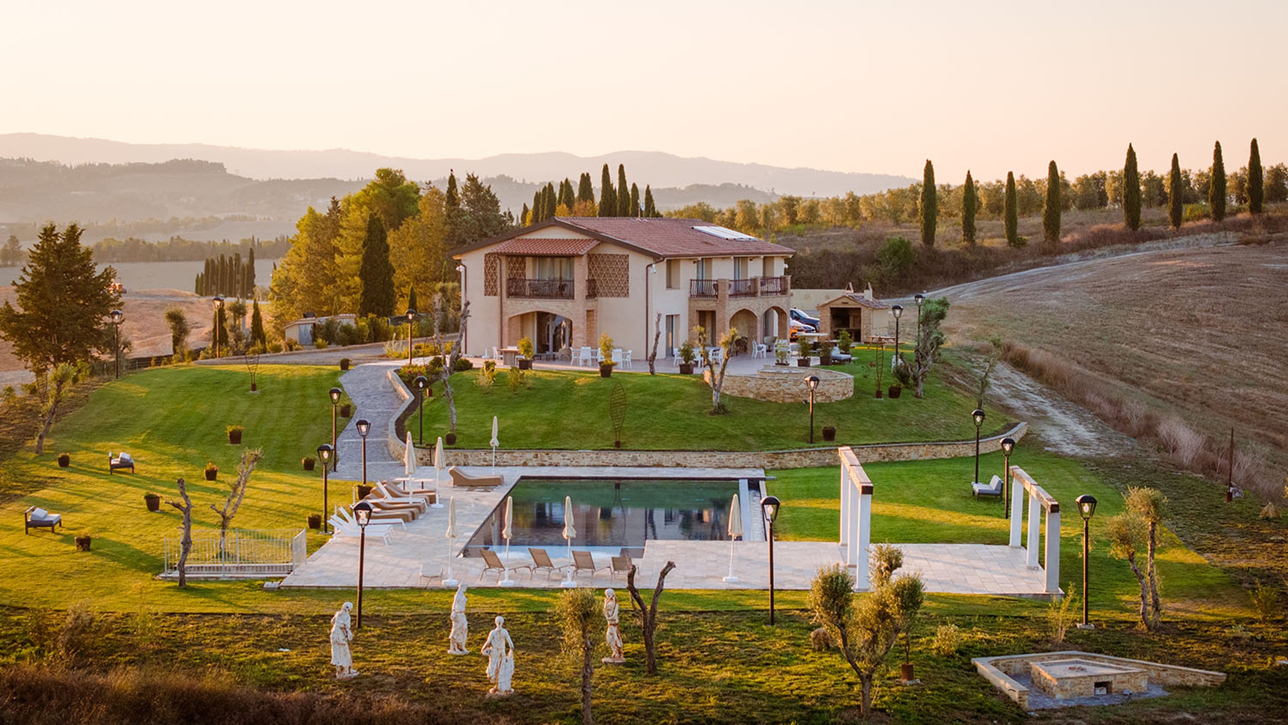 Tuscany Hillside Luxury Estate for 12