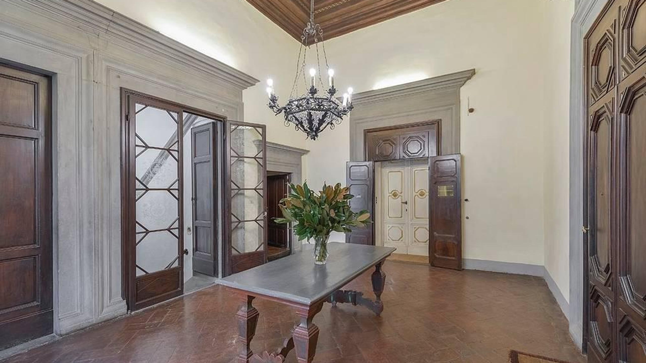 Saskia Luxury Florence For 6 Entry