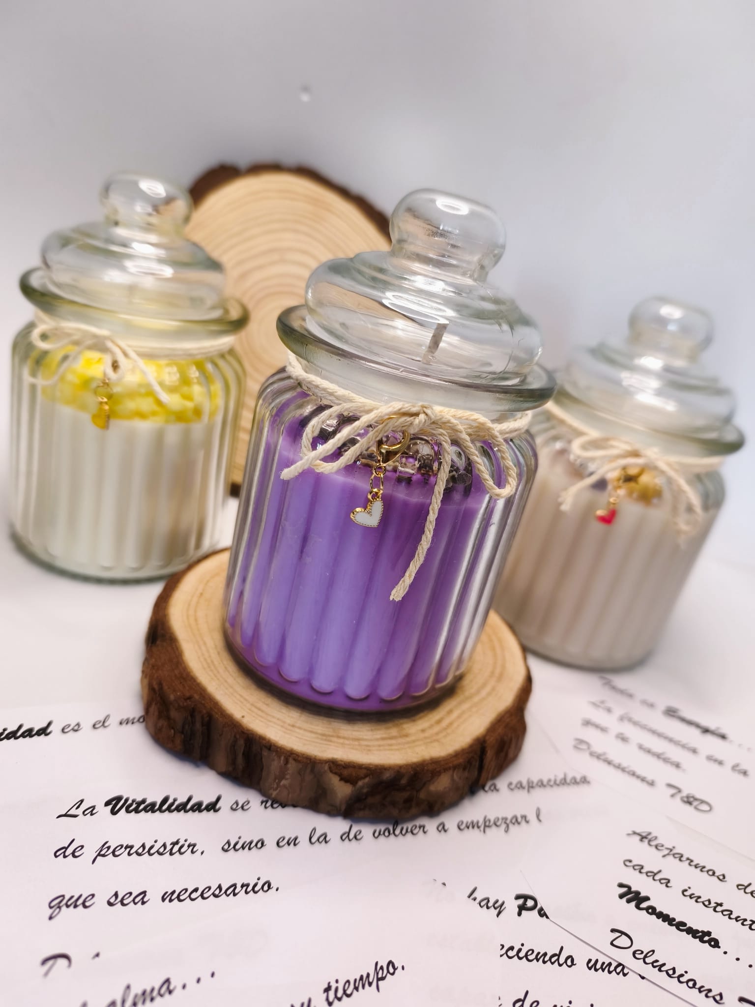 Vela de Aromaterapia — tarros de boticario con cera de colores.