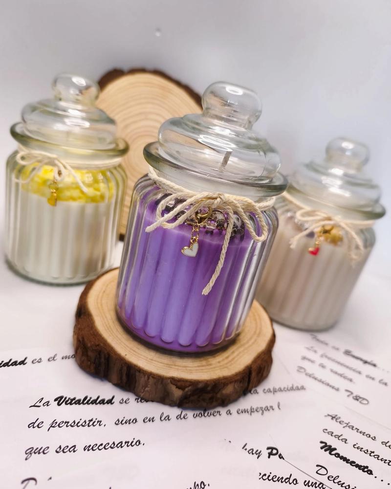 Vela de Aromaterapia — tarros de boticario con cera de colores.