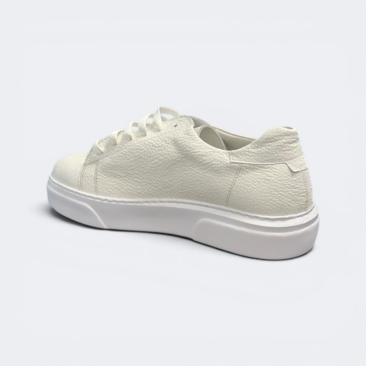 Viento cream leather sneaker, rear three-quarter showing the heel tab.