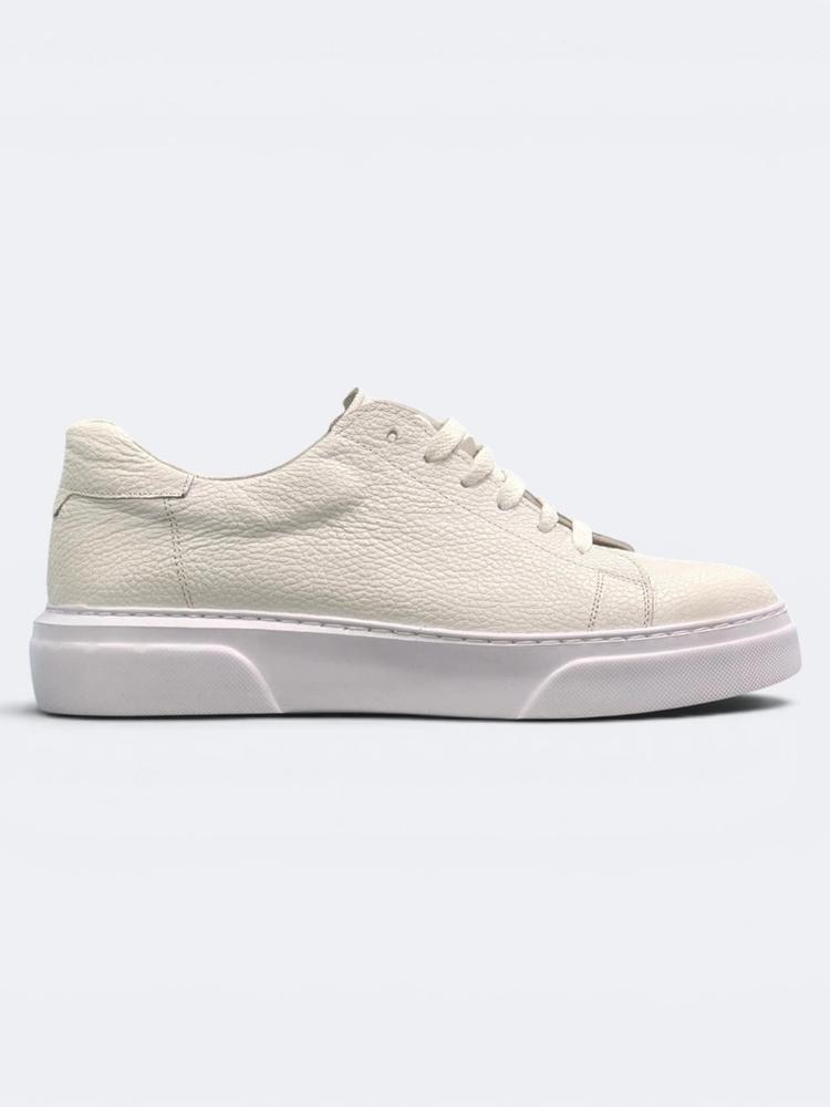 Viento cream leather sneaker, outer side profile on a white sole.
