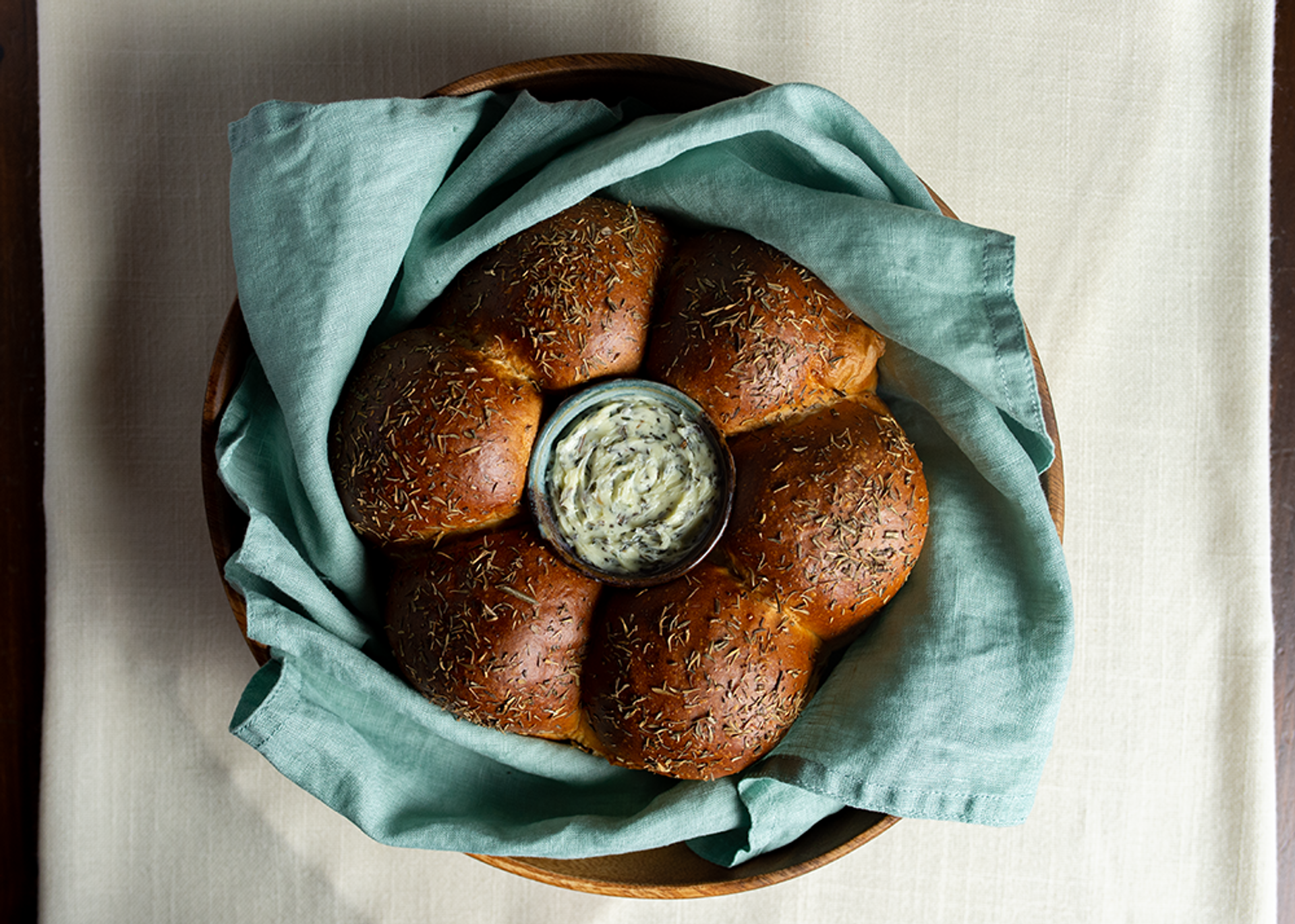 pull-apart rolls with rosemary, thyme, herb butter