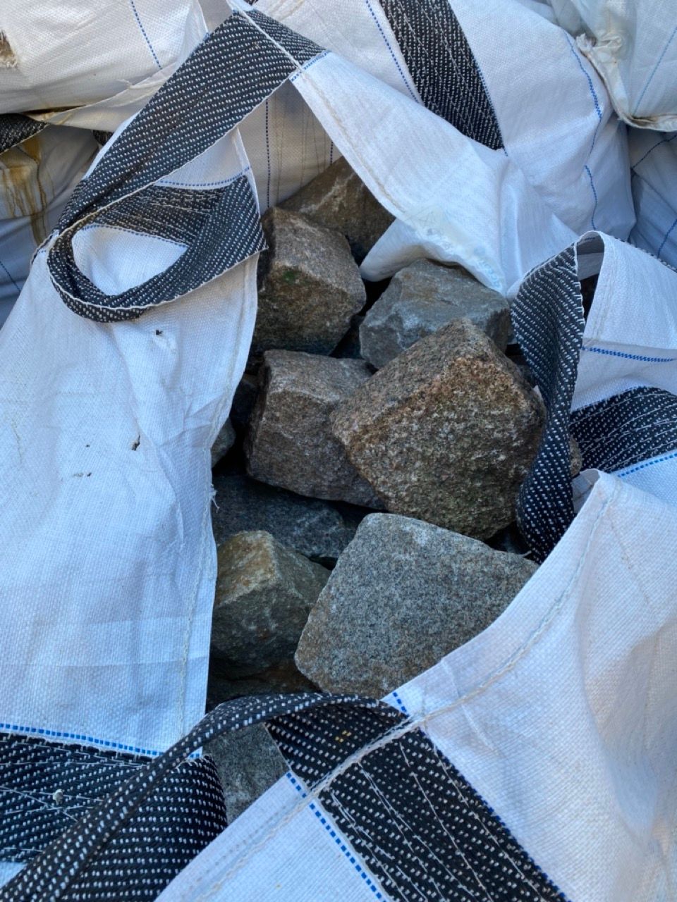 Cobblestones removed and stored in bags when Statsraad Lehmkuhl was in dry dock in the autumn of 2024. Photo: Ronald Toppe