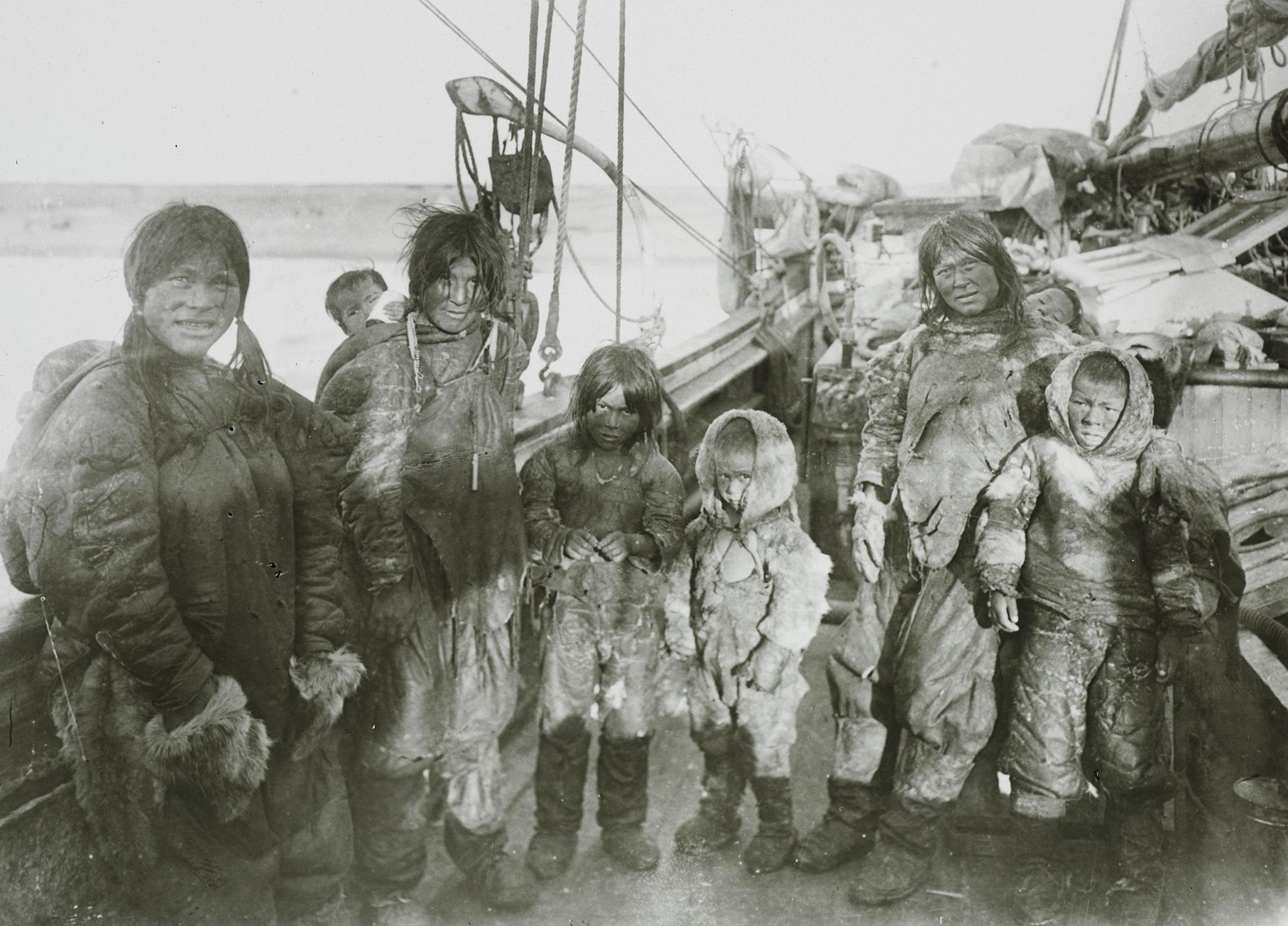 Netsiliks, visiting Gjøa in Gjoa Haven. Photo: Nasjonalbiblioteket
