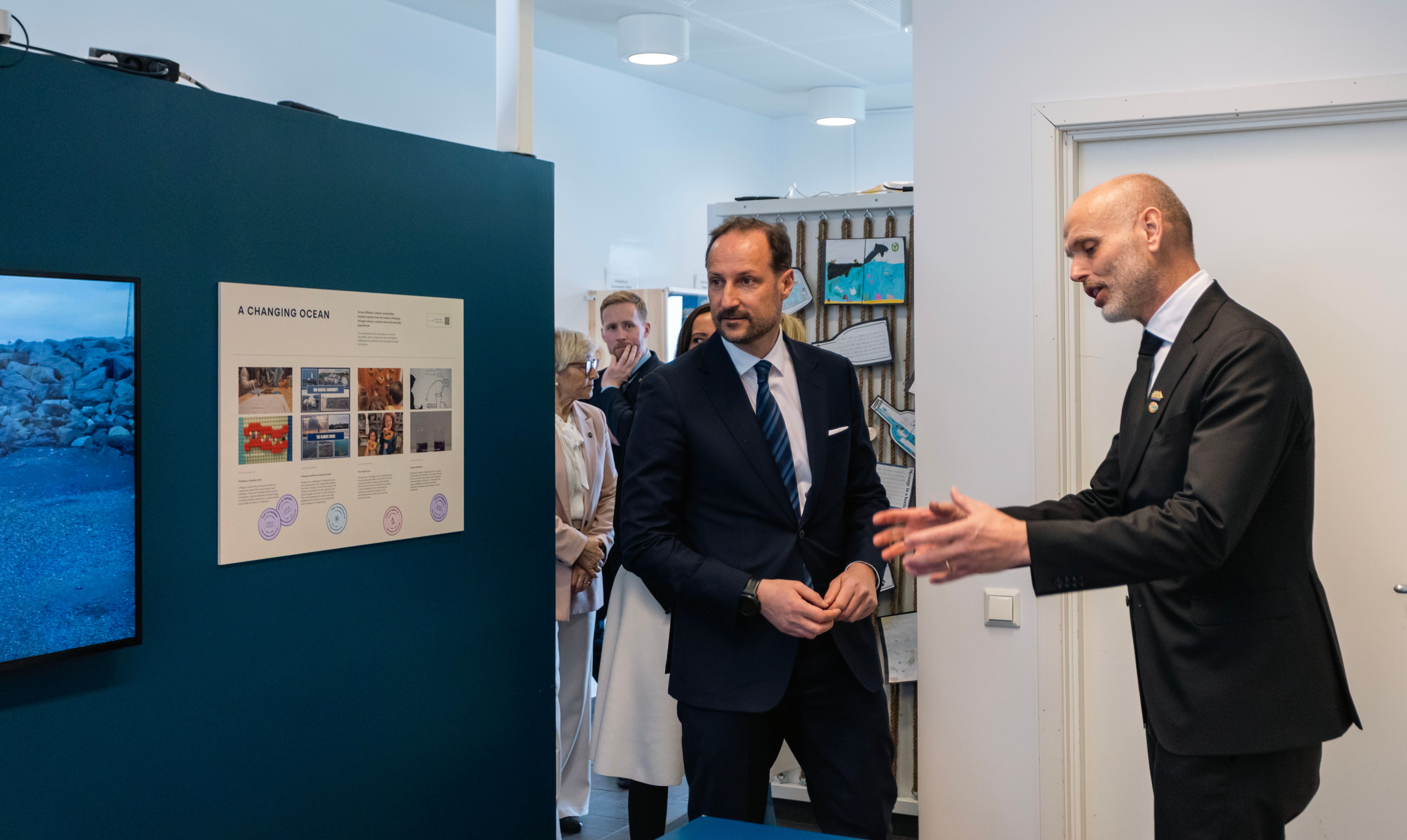 H.R.H. Crown Prince Haakon visiting the Message in a Bottle exhibition during One Ocean Week 2026 in Bergen.