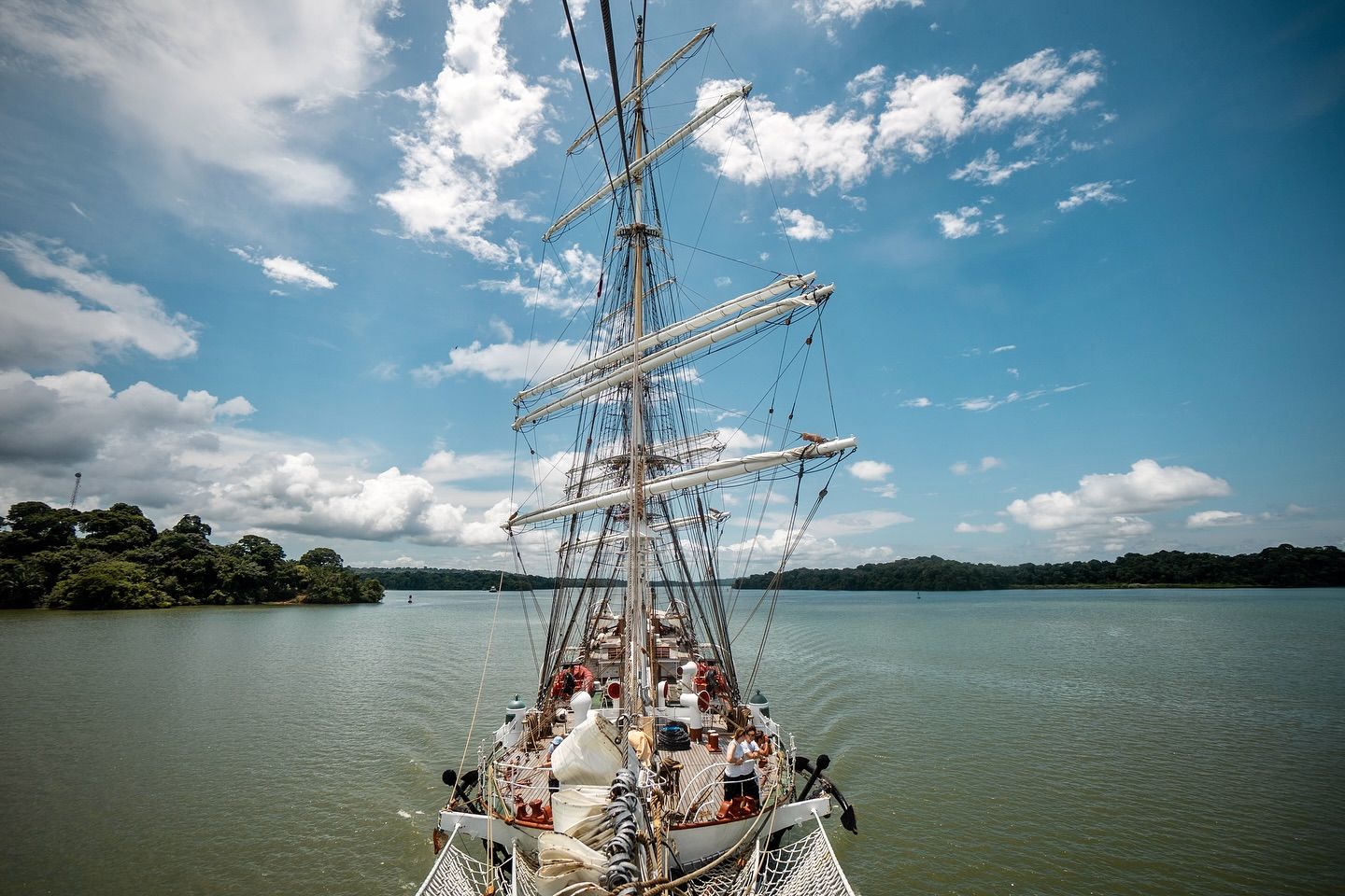Sailing Gatun Lake. Photo: Malin Kvamme