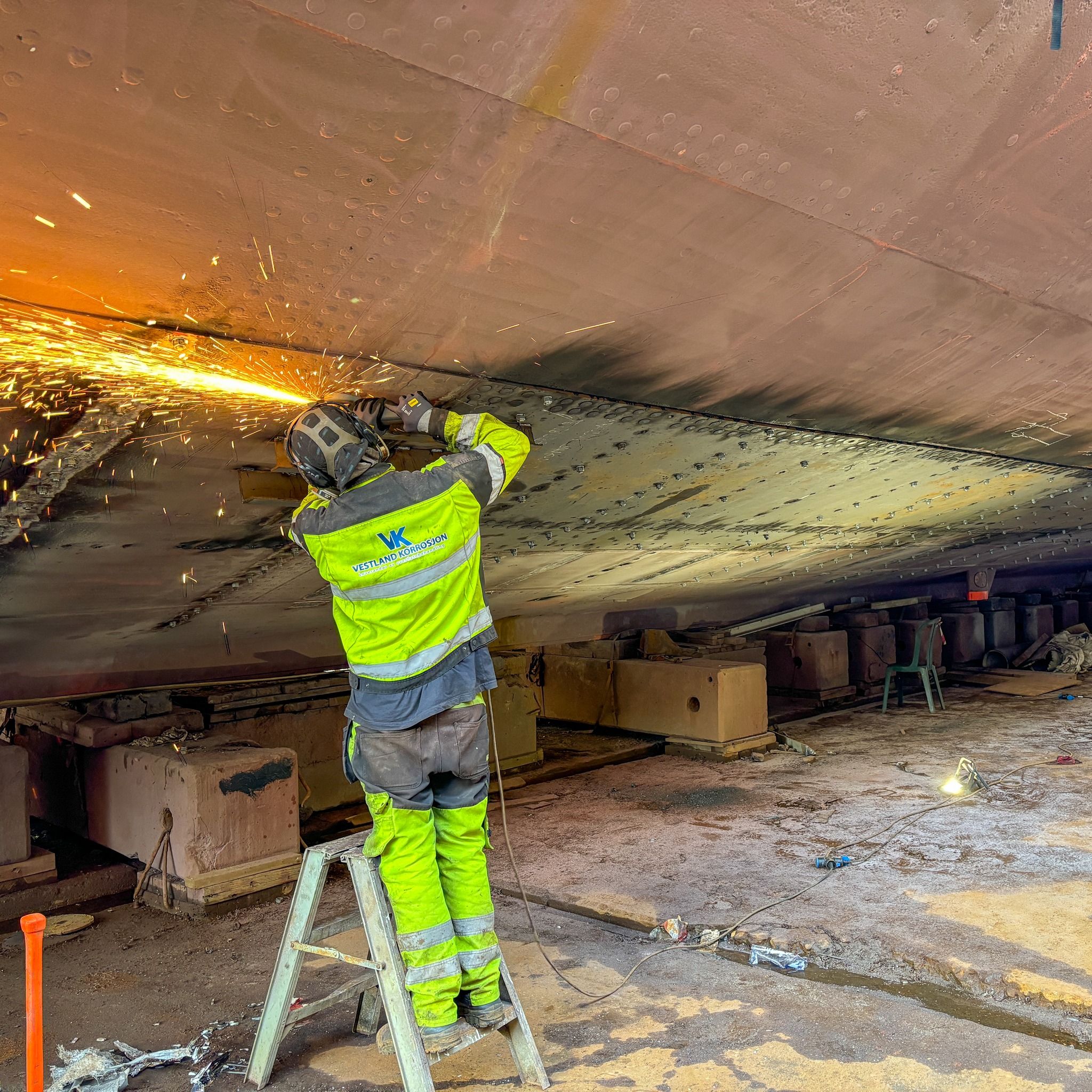 New steel plates are mounted. Photo: Helene Spurkeland