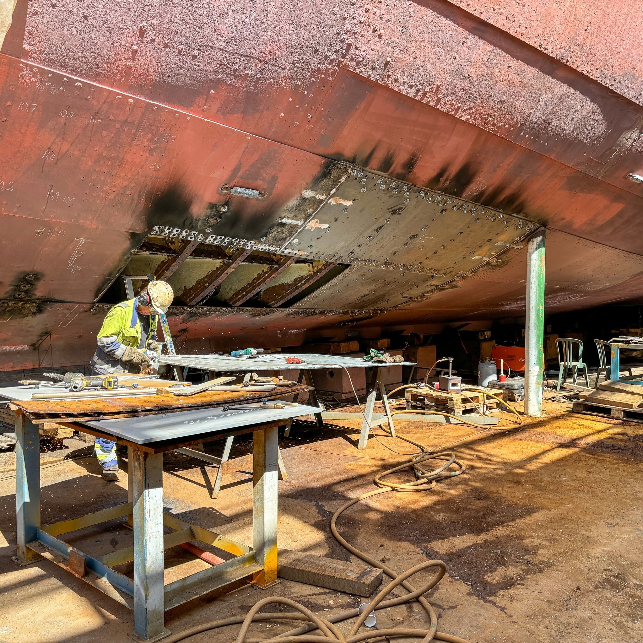 New steel plates are mounted. Photo: Helene Spurkeland