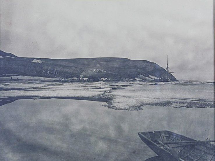 Gjøa at King’s Point. Photo: Nasjonalbiblioteket