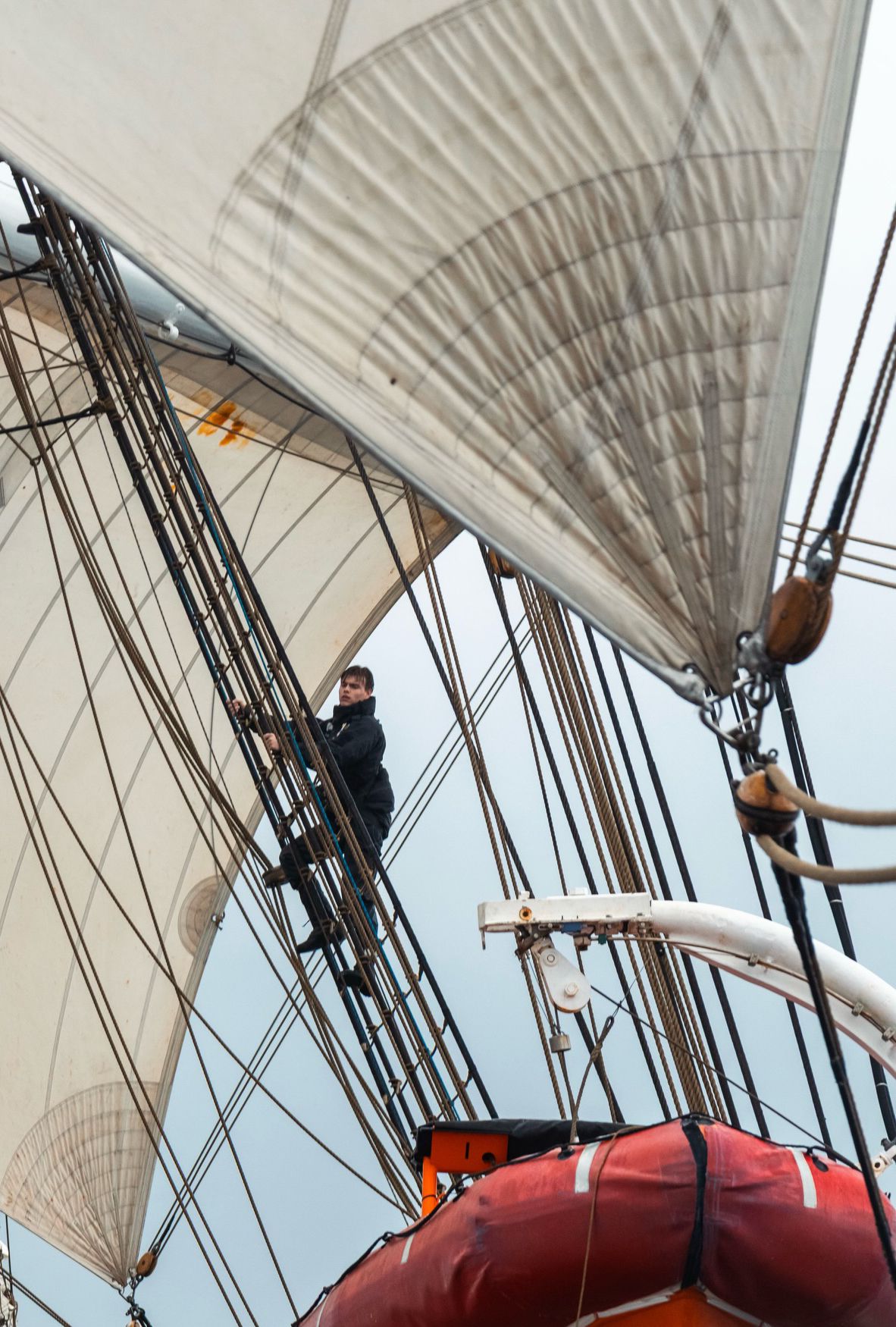 Cadets working the rigging. Photo: Andre Ingvoldstad