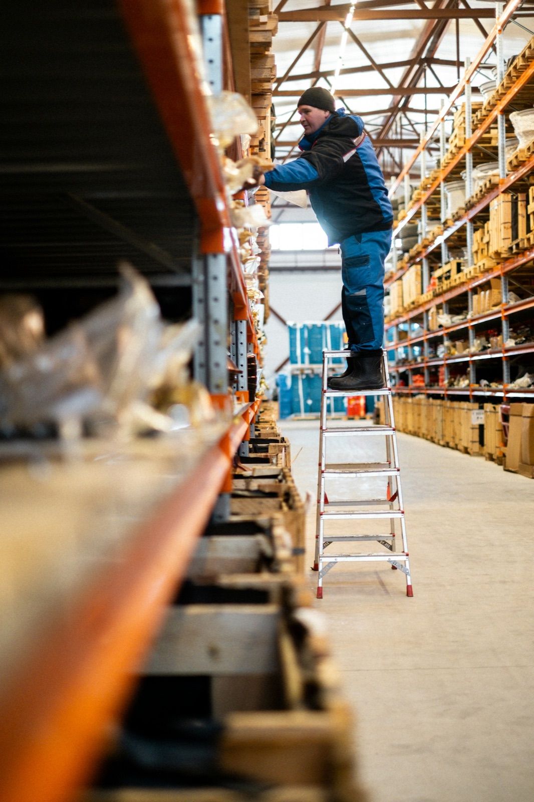 Warehouse packaging operation prepared for reverse auction sourcing