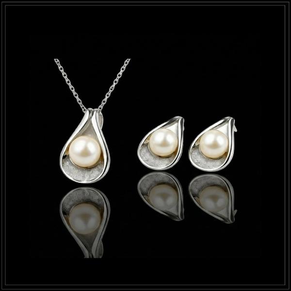 Earrings & Pendants