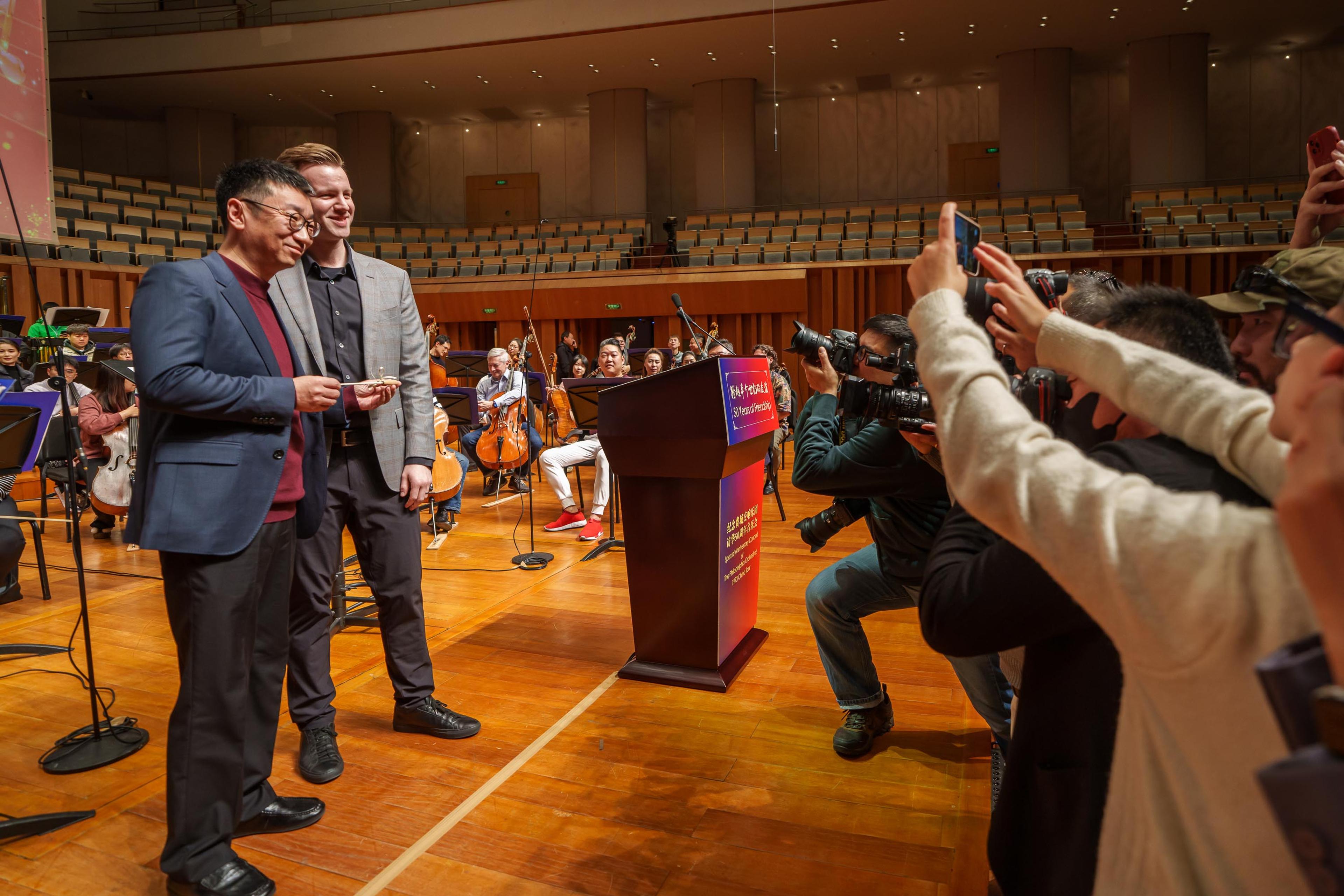 Tristan and Li Xincao exchanging gifts at NCPA
