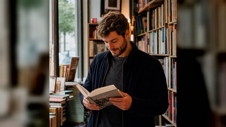Bookstore lifestyle portrait from the imageat Hinge photo pack