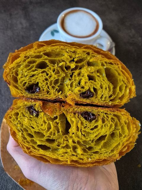 Abbiamo rifatto il Double-pac anche al pistacchio Sfoglia fragrante, doppia stecca di cioccolato fondente e…