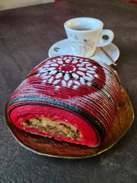 Dentro questo pain suisse vive un omino pan di zenzero Spezie dolci, profumo caldo, morbido ripieno di…
