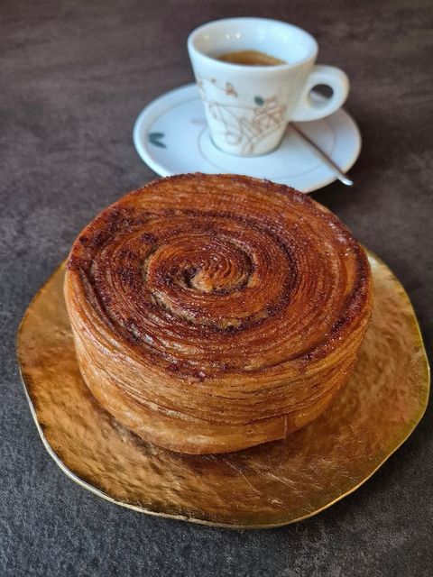 La nuova era del Cinnamon Roll: impasto alla cannella per un aroma più intenso, triplo burro (nell’impasto,…